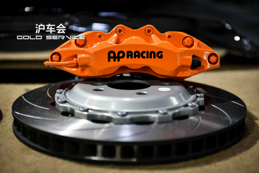 沪车会-宝马新5系 改装升级 ap9040六活塞刹车,碳纤维后视镜壳